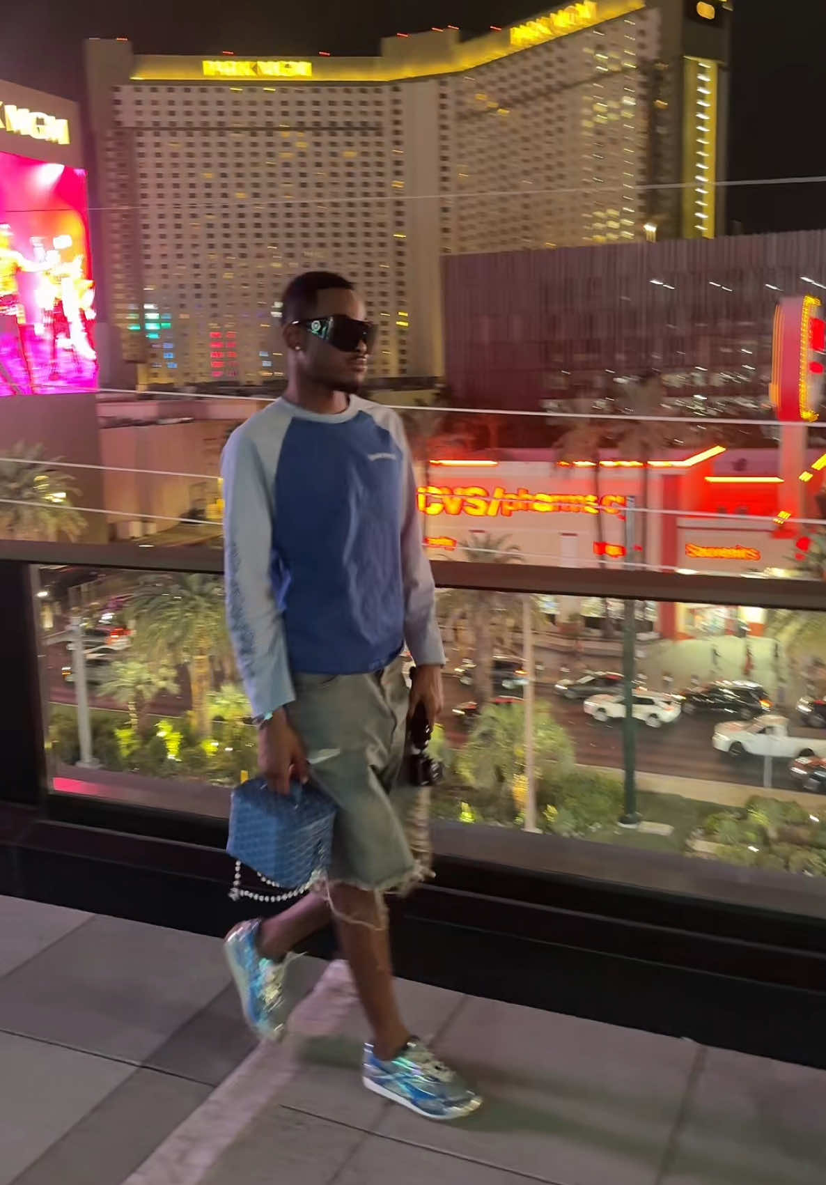 man im out in vegas 🤭 #fyp #viral #vegas #tea #lasvegas 