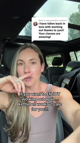 Replying to @amysymanski if you love it, you’ll stick with it 💪🏻 #fatloss #workoutsforwomen #kettlebellworkout #kettlebell #kettlebellswings 
