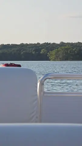 #coolestguyintheparkinglot #boatlife #boating 
