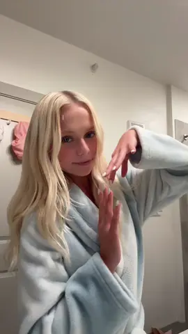 winding down 💆‍♀️🌙🕯️  #GetUnreadyWithMe #NightRoutine #selfcareroutine #skincaretok #grwm #unwindwithme #resetroutine #cozyvibes #bedtimebeauty #eveningroutine 
