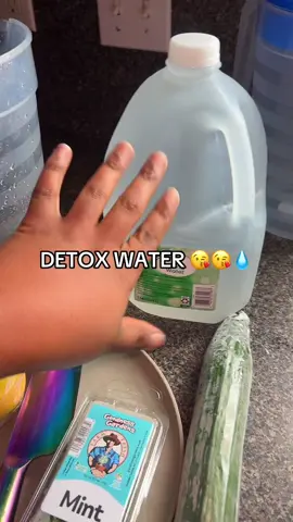 Detox water 💧 😝 #fyp #viral #detox #clean #womenshealth 
