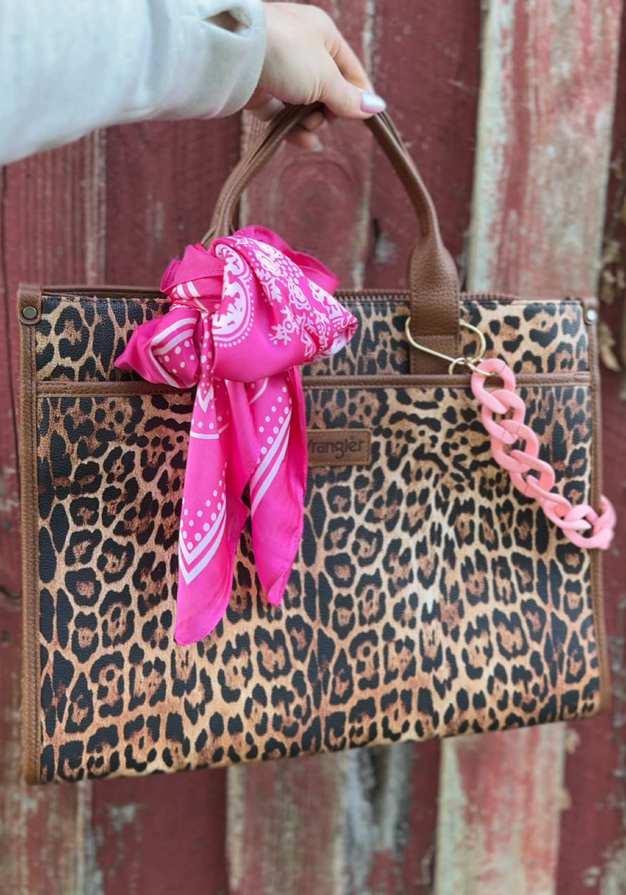 The perfect Wrangler work tote #wrangler #worktote #workbag #westernbag #pursecharm 