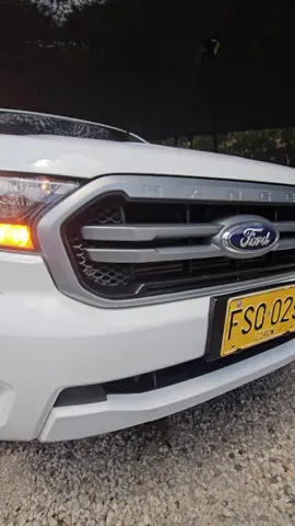 🚙💨 Ford Ranger XLS 3.2 Diesel 4x4 – 2020 ⚡ 200 HP • 470 Nm • Mecánica 6 vel. ✅ SOAT 14/07/2026 ✅ Tecno 15/07/2026 🛡️ 3 Airbags • ABS+EBD • Control de descenso 📲 Pantalla 8” SYNC 3 • Aire acondicionado dual 💲 $115.900.000 📍 Comerciautos Santander – Oficina 15 Bazar Automotor El Bueno 🔥 ¡Disponible YA! #ComerciautosSantander #CarrosColombia #doblecabinapoderosa  #paratii #ford 