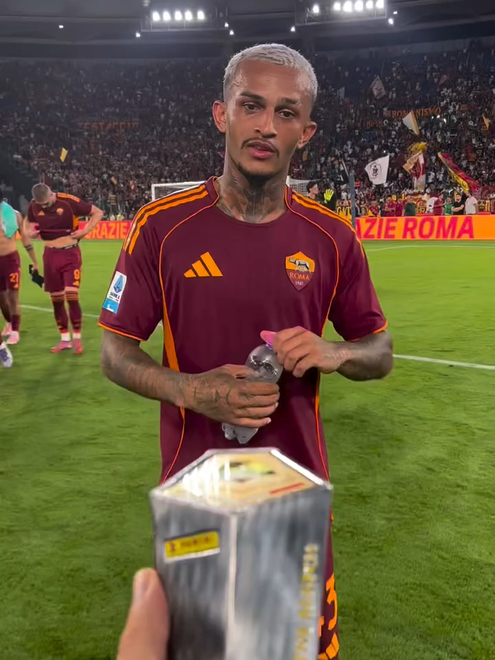 CRAQUE DO JOGO! 🤩🇮🇹 No mesmo dia em que o Flamengo sub-20 sagrou-se bicampeão do mundo, um Cria do Ninho brlhou na Europa! Wesley marcou o gol da vitória da Roma contra o Bologna e recebeu o troféu no fim do jogo! 👏👏👏 📹: IG/Roma