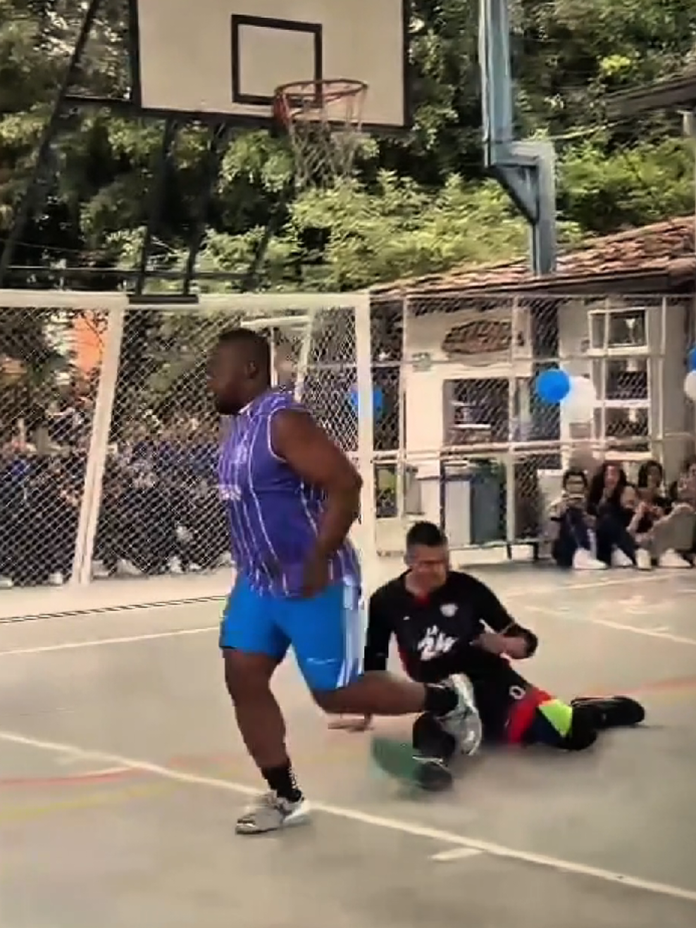 @Monserrat O mais elegante do futsal🥶 #gordinho #footballedit #futsal #viraltiktokvideo #skills 