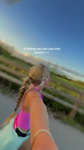 Bcuz how do you even explain runners high to someone who doesn’t run? #runnershigh #runtok #runnergirl 