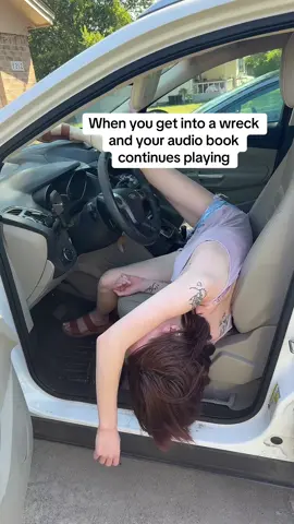 S/o to my husband for recording this. I was dying laughing bc he was so uncomfortable so I couldn’t stay still 😭🤡  #BookTok #bookish #darkromance #darkromancereads #darkromancereader 