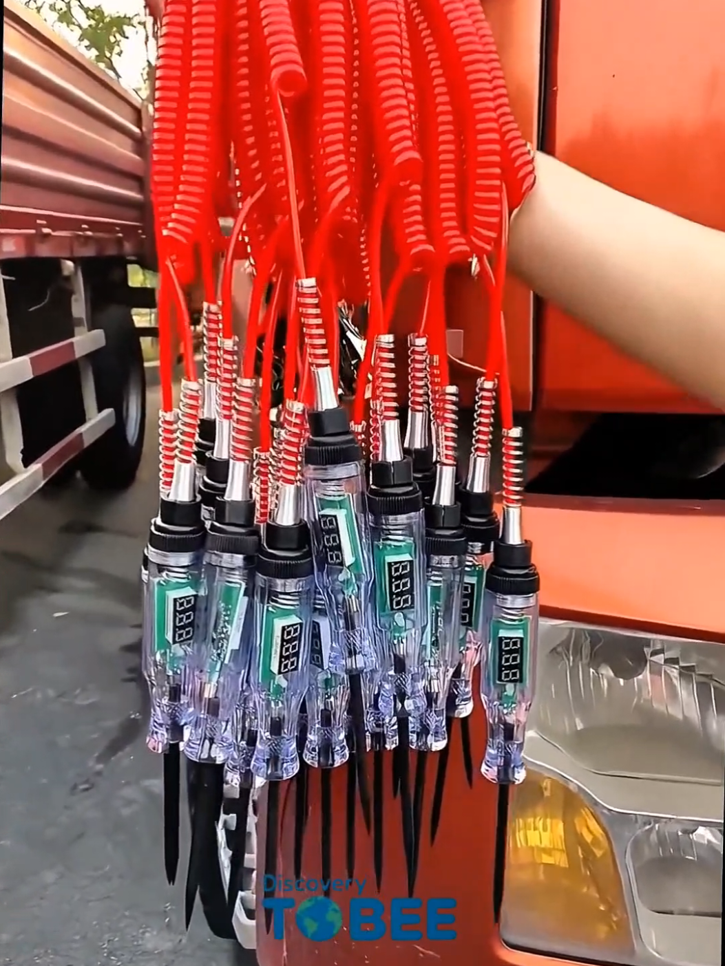 🚗💡 Nunca mais fique na mão por causa de falhas elétricas! Com o testador digital automotivo, você encontra o problema em segundos e dirige com total segurança. 👉 Garanta o seu agora mesmo! #carro #manutenção #mecânico #oficina #car 