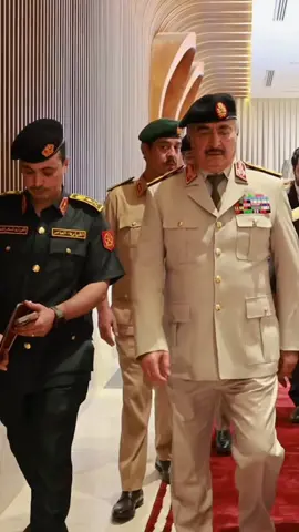 المشير خليفة حفتر في تنصيب الفريق اول صدام حفتر الفريق ايوب بوسيف ليث الكرامة 🫡 #تنصيب #القائد_العام #ليث_الكرامة #المشير_خليفة_حفتر #صدام_حفتر 