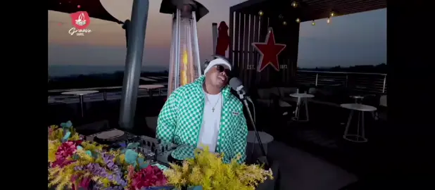 UMUZI KA BABA got igrootman lam emotional on set @TmanXpressTheeVocalist #fortheloveofamapiano #1loveTmanXpress#umuzikababa surely hits different yoh🔥😓😓