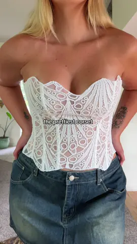 did I just find my Halloween costume??! 🤭🦢 #fashion #outfit #outfitideas #fashiontiktok #corset 