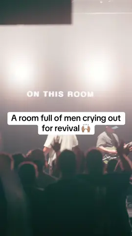 “Pour Your Spirit out” 🕊️🔥 Men’s Conference // Spirit of Elijah 🙌🏽 #SpiritOfElijah #RedRocksWorship #WorshipTok #ChristianTikTok #HolySpiritCome #FaithTok #FYP