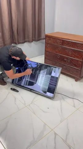 Ideia genial usando uma TV quebrada 😲