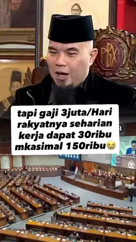 Kerja ga sampe 2 jam gajinya duhhhh ya Allahh...mereka ini yg jadi  Beban negara sebenarnya. ..pantasnya gaji DPR UMR aja..tunjangan tergantung kinerja..model2 PT swata2 gitu...