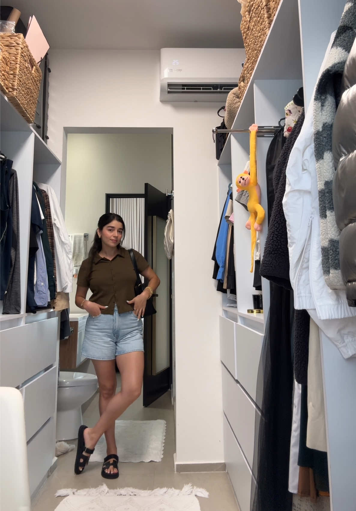 GDWM para la carnita asada 🥩🤍 #fyp #viral #videoviral #paratii #OOTD @UNIQLO USA @Levi’s @stevemadden @ZARA @touchland @Gisou @Sol de Janeiro Inc @DanielWellington @Ginebra Joyeria @Kérastase @YSL Beauty 