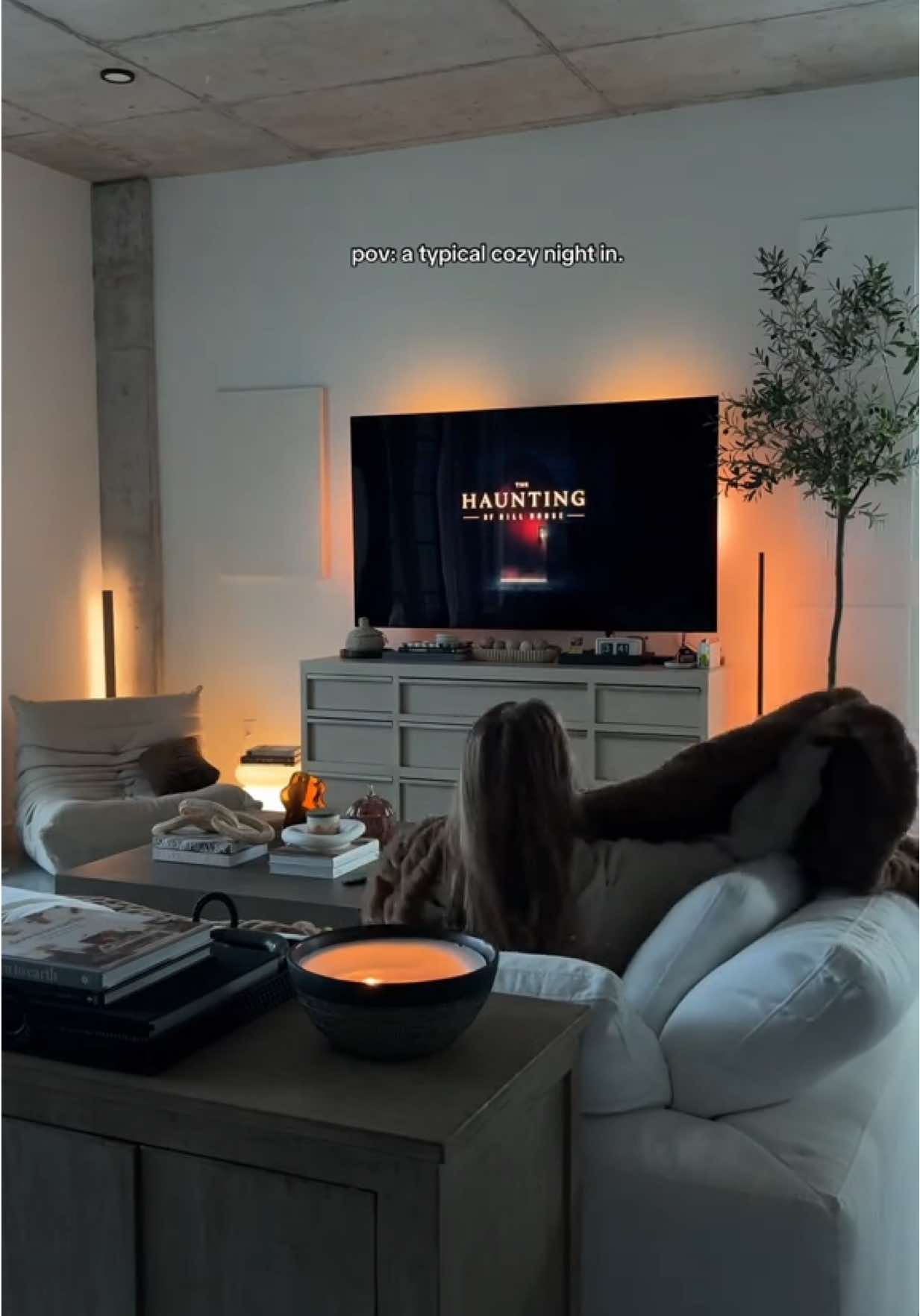 what does a cozy night in look like to you? 🕯️🐈‍⬛🍷 #cozynightin #spookyseason #mood #apartmentliving #NightIn 