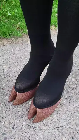 What else am I supposed to do with stale tortilla strips?! 🤣 Enjoy the hoof shoe crunchy ASMR fam 💚 Want a pair to stomp around in? Check out my store Creature Cosplay linked in bio www.etsy.com/shop/creaturecosplay . . . #hoofshoe #asmr #hoofshoes #fauntok #altfashion #customshoes #deer #halloweencostume #costume