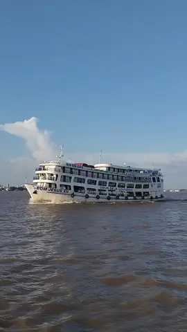 Navio Bom Jesus XII deixando a Capital Paraense 
