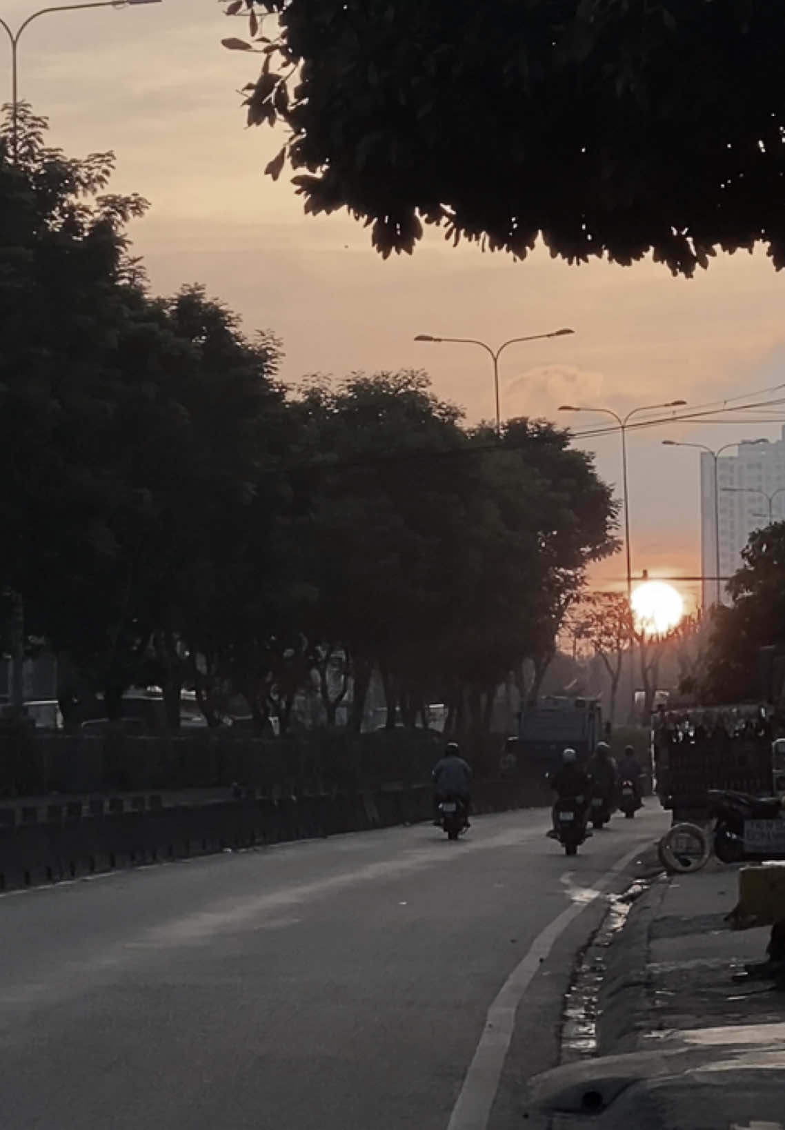 Dáng vẻ đẹp nhất là khi điểm tĩnh trước  tất cả, cũng như chấp nhận mọi thứ đang  diễn ra...!