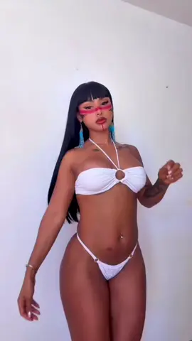 A Deusa da Floresta 🌺 Dona de um magnetismo raro, essa índia brasileira desperta fascínio em cada detalhe. Sua presença é pura energia, sua beleza é selvagem e seu charme, irresistível. Uma mulher que traz no corpo a força da natureza e na alma a verdadeira essência do Brasil. 💫🔥 💬 Marque alguém que vai se apaixonar! 📌 Curta, comente e compartilhe. #BelezaBrasileira #DeusaDaFloresta #IndiaEncantadora #Sedução #TikTokSensual 