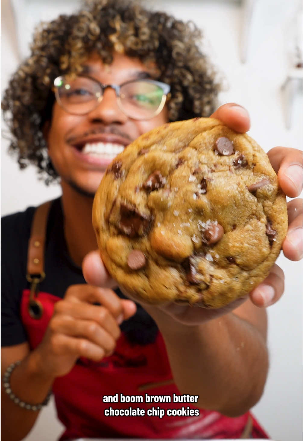 The BEST Brown Butter Chocolate Chip Cookies! Full recipe is linked in my bio or on my blog🙌🏾