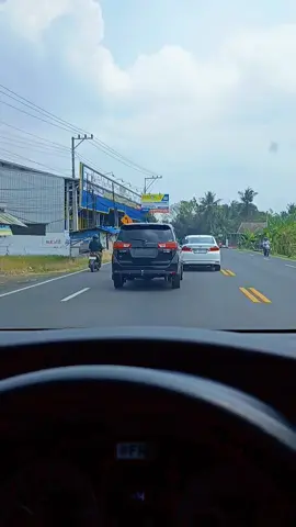 penjemputan di bandara YIA. #travel #traveler #jogja #transpoterjogja #driverjogja #jasadriver #berwisata #hiacepremio #sewamobiljogja #sewahiacejogja 