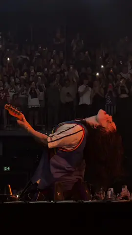 Just smth about billie shredding a guitar 😩@BILLIE EILISH //4k quality #billieeilish #fyp #guitar #fyppp 