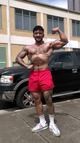 Almost 2 weeks of eating whatever I wanted in Hawaii and only 2 full body workouts. Just got back yesterday. My weight has maintained and so has my strength. Best way to maintain your gains on vacation when you have limited time is 2-3x full body workouts each week. Then just make sure you’re hitting .8-1g of protein per pound of body weight.  For personalized 1:1 coaching apply in my bio  For $1 a day science based 3-5 day programs you can find them in the same place!