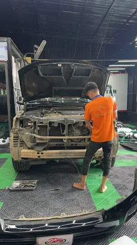 Quá trình tháo chiếc xe Toyota Land Cruiser LC200 2013 để nâng cấp #carservicecenter #toyota #lc200 #nangcapoto