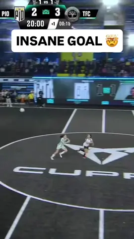 HOW DID SHE MAKE THIS 🤯  Via @Queens League Oysho Spain #futbol #soccertiktok #futbol⚽️ #goal 