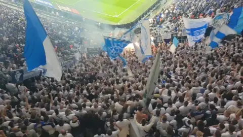 Bochum auf Schalke... @n.v.hev19 @Emma_1848💙🤍 @✝️ @✝️  #4630 #vflbochum #antiS04 