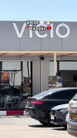 VICIO 🍽️ 📍Tanger 🇲🇦 🤩 Restaurant a absolument tester ! Tout est délicieux, il est réputé pour leurs chicken et leur dessert: le fameux san Sébastien cheesecake 😋, il y en a 2 sur Tanger, celui-ci est situé en face du Marjane, vraiment je recommande pour la qualité et le goût 👌🏻 #maroc #tanger #restauranttanger #restaurant #FoodLover 