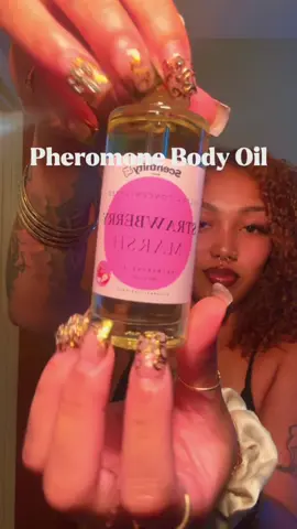 The Pheromone body oil smells so good and makes me GLOWWW😫 @Scentnity #tianarolfe #lilt #pheromone #bodyoil 