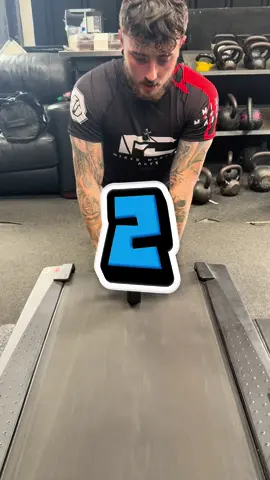 This was actually easier than expected but maybe next time I’ll the CC and the obstacles 🏎️💨 If you can’t do this then comment the word “MARIO” to get the best routine for your core stability 👇🏼 #mario #treadmill #pt #personaltrainer #fyp 