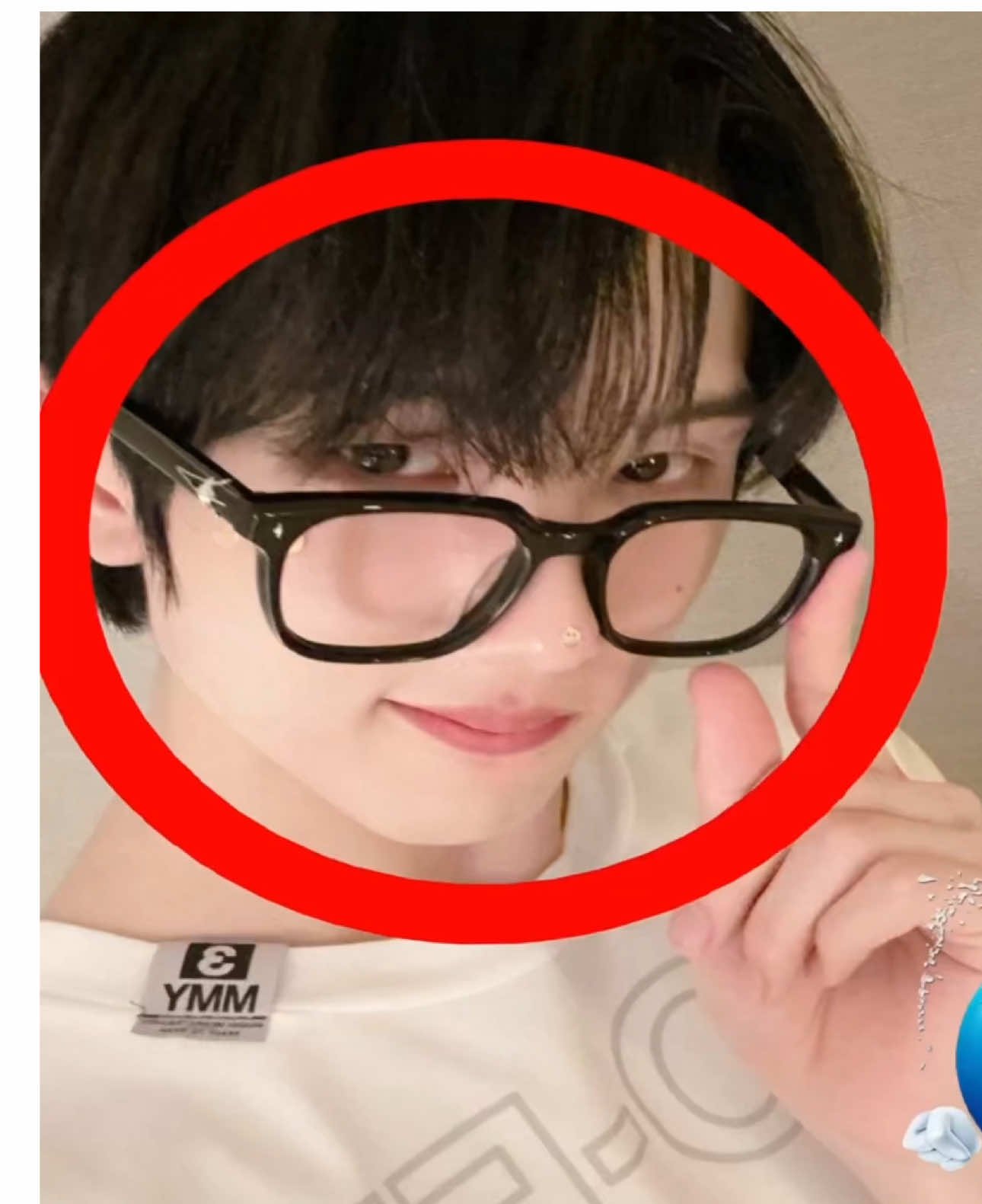 put his glasses awn..... #jisung #nctdream #fyp 
