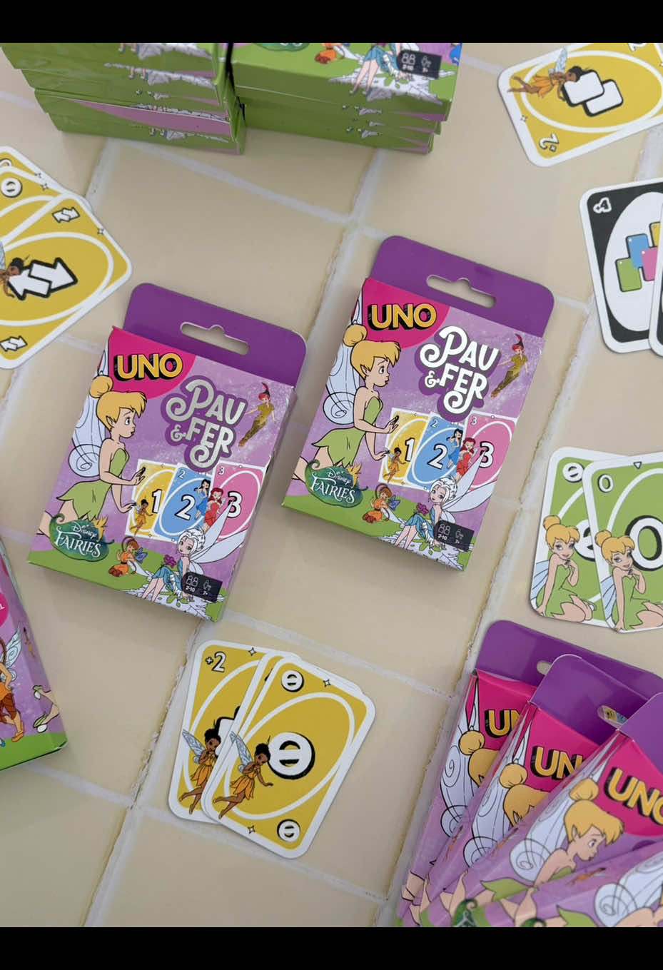 UNO DISNEY FAIRIES 🪄 Elaboramos estos juegos de cartas uno personalizados, fue todo un reto y nos encantó 💜 Corta estos empaques con mis troqueles para big shot plus o troqueladoras A4. También puedes adquirir el template para que lo cortes con tu plotter de corte. Cartas editables en .Ai para que las puedas personalizar con tu temática favorita y modificarle el color. Info vía DM  Puedes adquirí mis productos por mensaje o en mi página web. #stationery #empaquespersonalizados #uno #unobox #manualidades    