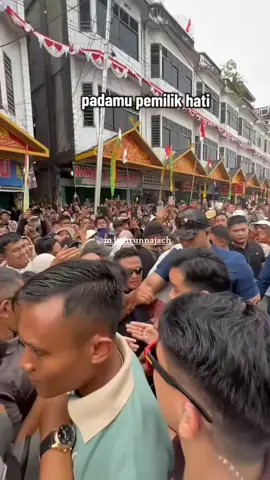 Pemuda tangguh yg bnyak hinaan nyinyiran cemoohan, tpi tetap bisa menghadapi dengan penuh kesabran, tnp a harus membalasnya. dia tetap pada pndiriannya untuk bekerja berbakti pda bangsa dan negara kita tercinta INDONESIA 🇮🇩 #gibran #gibranrakabumingraka #indonesiamaju #wapresgibran 