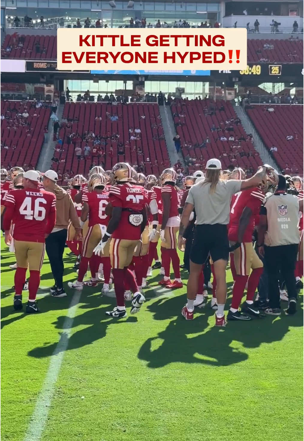 Everyone needs a hype man like George #49ers #nfl #georgekittle #hypeman 