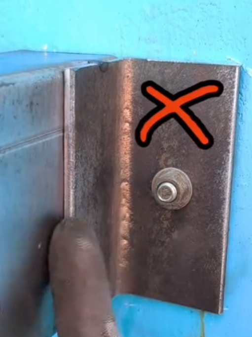 Professional tricks for neat and super strong fabrication frame installation. #welding #metalwork #fabrication #cuttingskills #tipsandtricks 