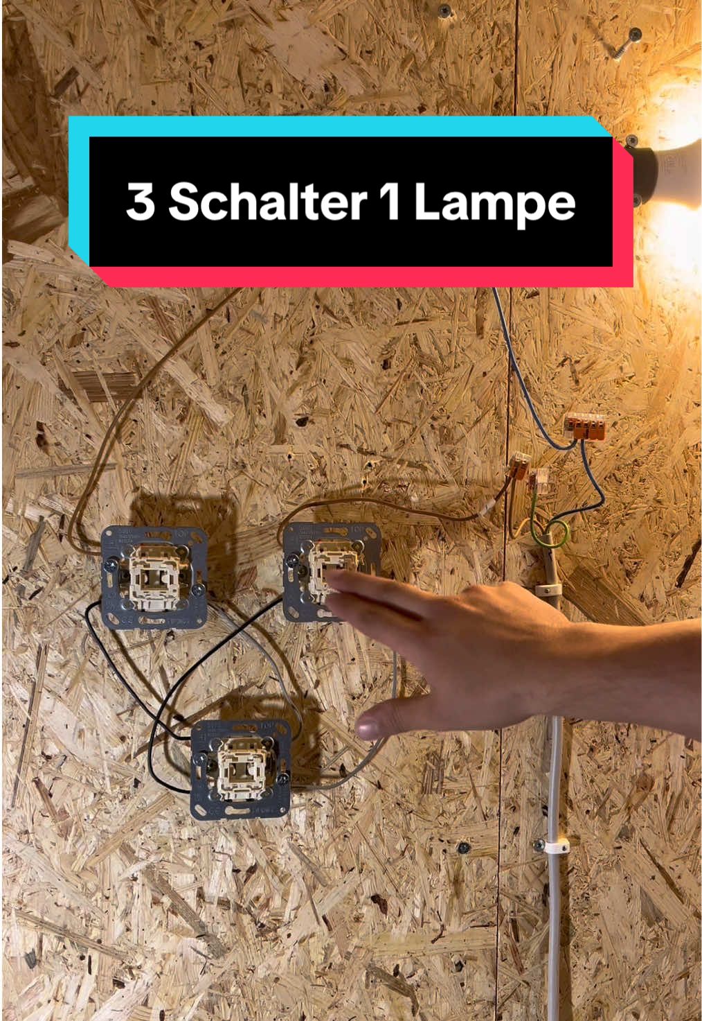 3 Schalter 1 Lampe - die Kreuzschaltung ⚡️ Folg mir für mehr Schaltungen 👌🏽⚡️ #elektriker #handwerker #elektroinstallation #schaltung #lampe 
