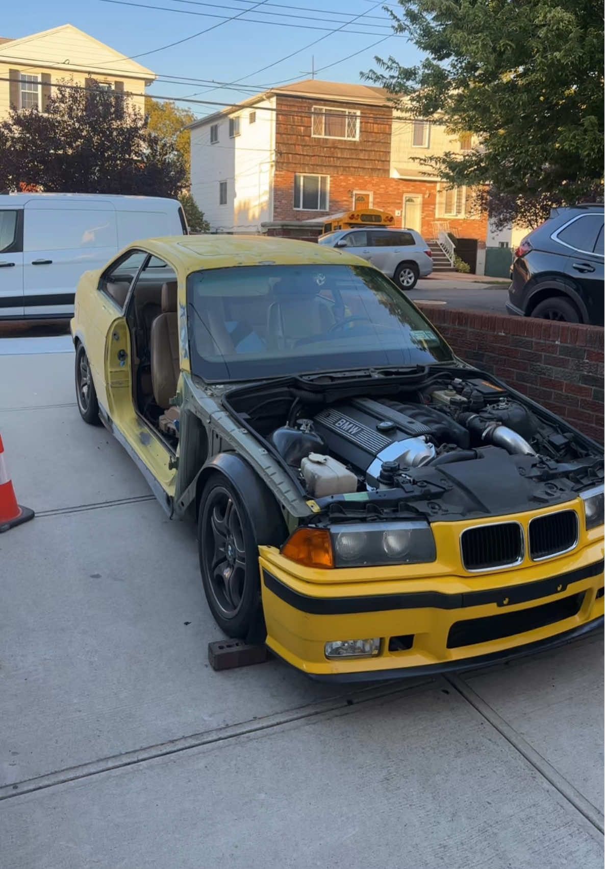 The good thing about it is, frees up my hands to work on the interior & performance mods 🤘 #e36bestcar 
