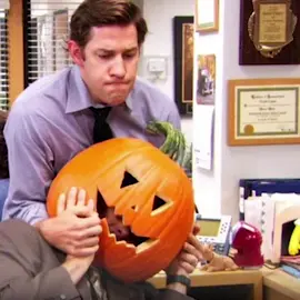The man tried shoving his head into the pumpkin #foryou #flim #movie #explanation #fyp 