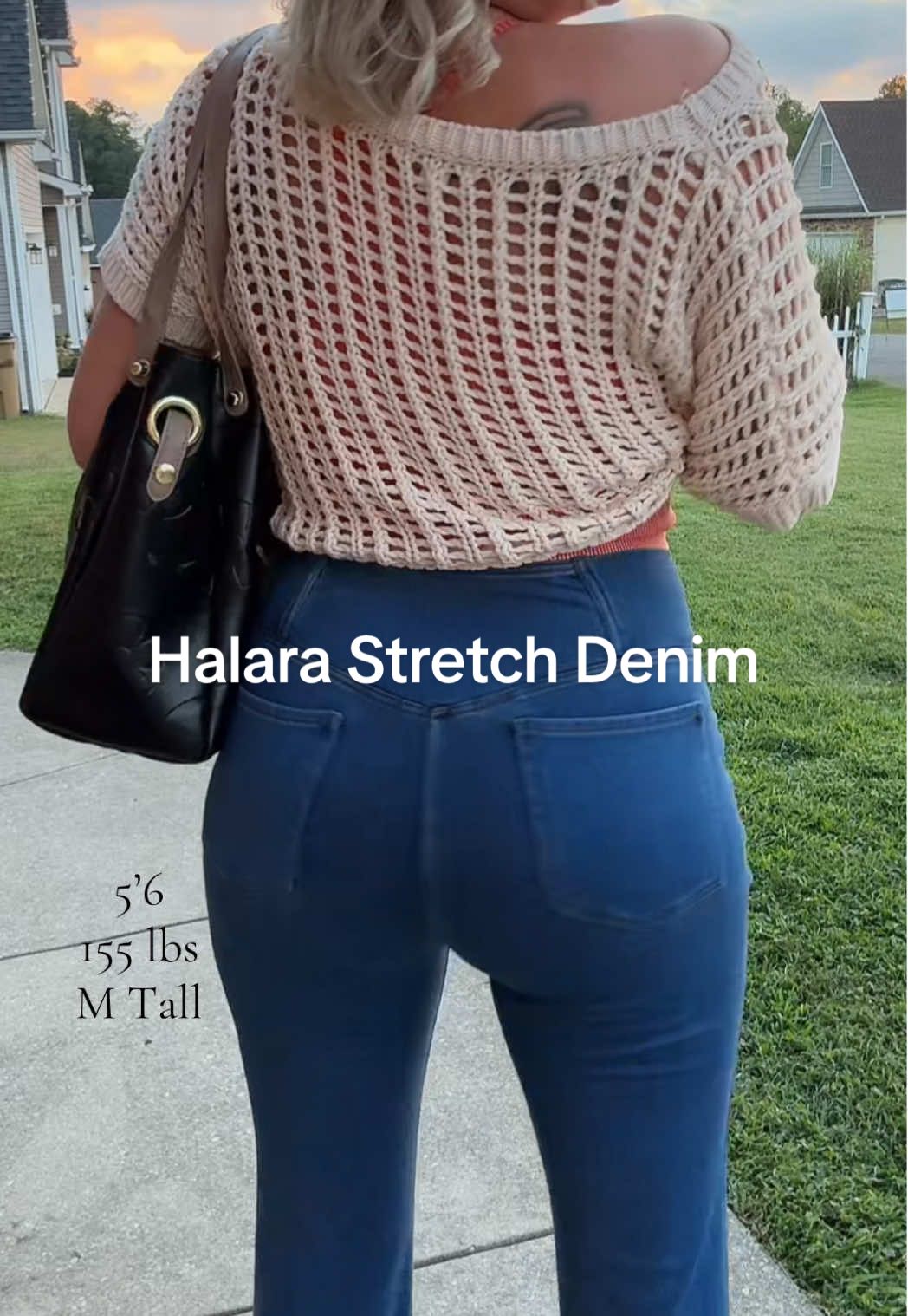 If you’re uncomfortable in reg denim, def try these! @Halara #halaradenim #halaraeveryday #comfortablefashion #fashion #style 