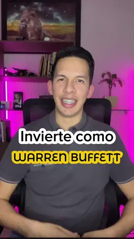 ✍🏻Comenta “INVERSION”, y revisa tus mensajes pero sígueme y entra al link de mi perfil para invertir con inteligencia! 📈Warren Buffett y sus inversiones -Warren Buffett, conocido como “El Oráculo de Omaha”, es considerado el mejor inversionista del mundo. Comenzó invirtiendo desde niño y hoy, a sus más de 90 años, dirige Berkshire Hathaway, el holding que maneja decenas de empresas y miles de millones de dólares. -Su filosofía siempre ha sido simple pero poderosa: invertir en negocios sólidos, con ventajas competitivas y a largo plazo. Gracias a esa estrategia, ha construido una de las mayores fortunas del planeta, con inversiones icónicas en empresas como Apple, American Express, Bank of America, Coca-Cola y Chevron. -Buffett es la prueba viviente de que la paciencia y la inteligencia financiera pueden multiplicar el dinero con el tiempo. “Este contenido es con fines educativos. Invertir en la bolsa de valores implica riesgos. Haz tu propio análisis antes de tomar decisiones.”#inversiones #warrenbuffet #inversionesinteligentes 