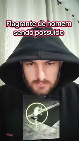 Flagrante de homem sendo possuído 