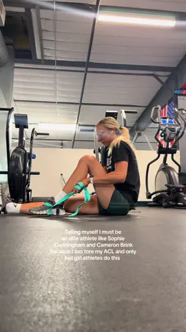 But low key knowing alot of people going through the same thing even though I don’t know them personally is comforting #aclsurgery #acl #injuredathlete @cam 