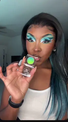 These duochromes from @Muah Cosmetics by fifi are absolutely STUNNING •• #duochromeyeshadow #creatorsearchinsights #tiktokshopcreatorpicks #TikTokShopLaborDaySale #Rushtok2025 