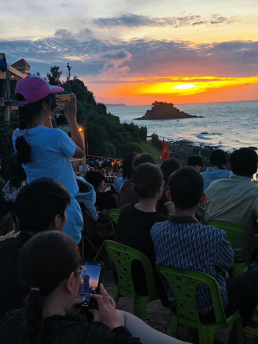 Anh em đã ngắm Bình Minh thành công chưa 😁 #sunrise #vungtau #muinghinhphong #movecoffee #xuhuong 