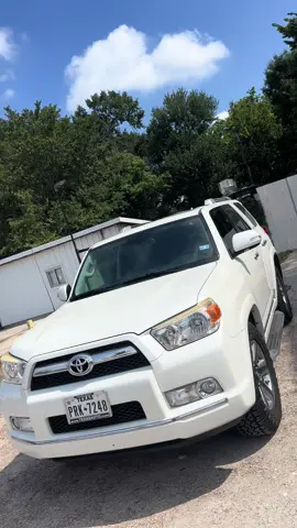 Le instalamos un porcentaje más claro que lo legal el jamás va tener problemas por el tint !.  . . . . . #windowtinting #ceramictint #fypage #parati #houston 