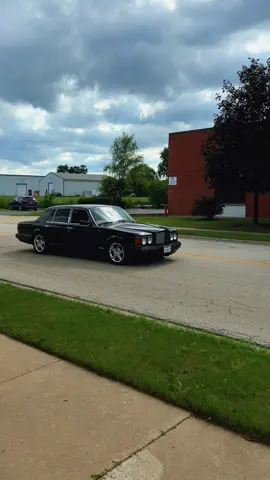 This Bentley Brooklands is a beaut #RollsRoyce #Bentley